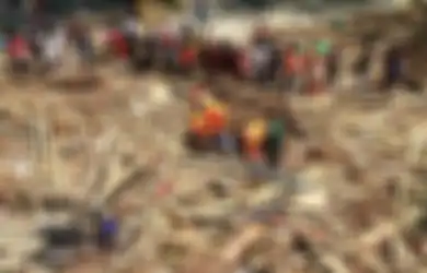 'Tuhan Tidak Menyerang Dua Kali': Cerita Orang-orang Palu yang Membangun Kembali Puing-puing Rumahnya