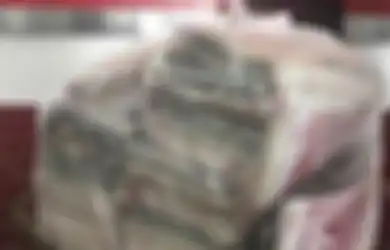 Tukang Sapu Temukan Uang Rp330 Juta di tempat Sampah dan Mengembalikannya, Diberi Hadiah Rp44 Juta Dia Menolak
