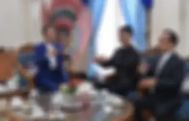 Meski Tunarungu, Surya Sahetapy Mampu Mendobrak Keterbatasan dan Ajari Jokowi Bahasa Isyarat
