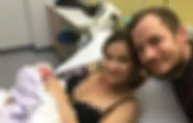 Ibu Muda Cantik yang Bekerja Sebagai Pemburu Hantu Ini Melahirkan di Jalan Tol Setelah Kontraksi Mengerikan