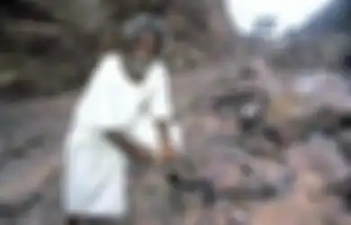 Kisah Pria yang 'Membelah'  Gunung Selama 22 Tahun, Alasan di Baliknya Sungguh Menyayat Hati