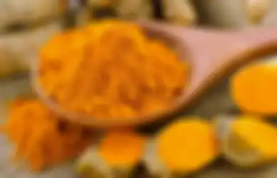 Buat Ramuan Ajaib dengan Madu dan Kunyit, Ini Manfaat Luar Biasa yang Akan Anda Terima