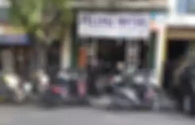 Diler motor bekas Pelangi motor yang berlokasi di bilangan Jalan Basuki Rahmat, Jatinegara, Kampung 