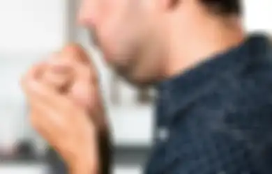 Jangan Biarkan Batuk Berkepanjangan, Kita Bisa Alami Komplikasi Psikologis Lho