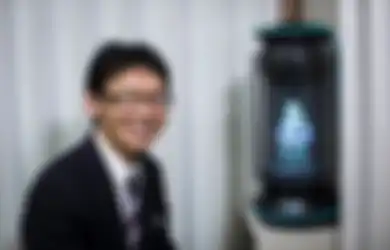 Bukti Cinta Itu Buta: Pria Asal Jepang Ini Nikahi Sebuah Hologram