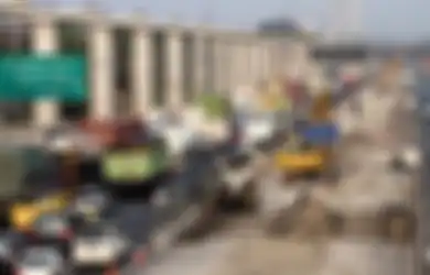 Kemacetan Tol Jakarta-Cikampek Kian Parah, Pemerintah Terpaksa Hentikan Proyek Kereta Cepat dan LRT Jabodetabek