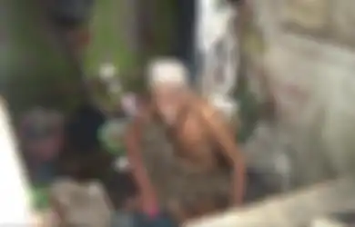 Kisah Daeng Kacong, Puluhan Tahun Hidup di Gubuk Reyot Seperti Kandang Bebek Bersama Anaknya yang Alami Gangguan Jiwa