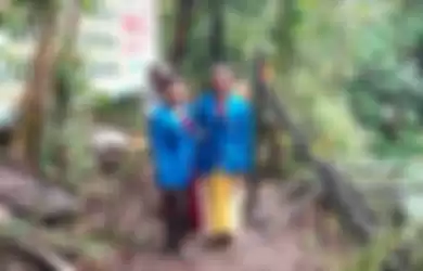 Siswa SMAN 1 Blahbatuh Bangun Alat Pengangkut Sampah di Sungai Terjal