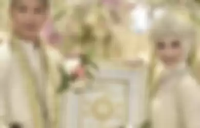 Melody eks JKT48 bersama sang suami usai akad nikah
