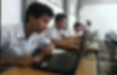 (Foto Ilustrasi) Siswa sedang ujian CBT