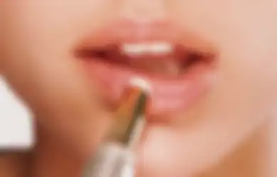 Bibir Anda Butuh Pelembab? Ini 5 Hal yang Tidak Anda Ketahui tentang Lip Balm