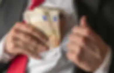 Hanya Terima Suap Sebesar Rp10.600, 2 Karyawan Ini Dipenjara dan Denda Rp1 Miliar