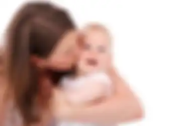 Bayi Tewas Karena Dicium: Ini 3 Bahaya Kesehatan Bila Bayi Dicium