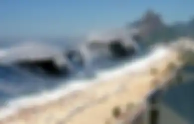 Ini Bedanya Tsunami dengan Gelombang Tinggi di Pantai