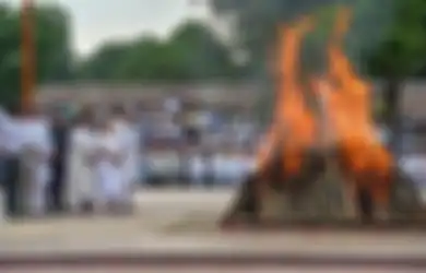 Kematiannya 'Ditolak' oleh Ibunya, 'Jasad' Pria Ini Hidup Kembali Tepat saat akan Dikremasi, Air Mata Mengalir dari Matanya