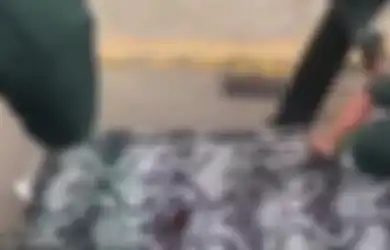 Penjaga Perbatasan Cekal Dua Kasur Mencurigakan, Setelah Dibuka Isinya Bikin Kaget!