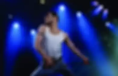 Rami Malek saat memerankan Freddie Mercury