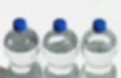 Botol plastik berisi air