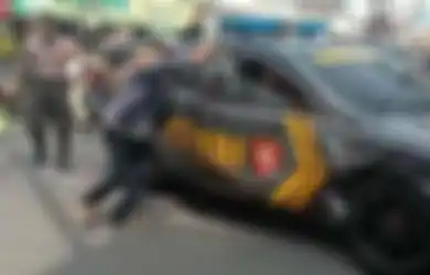 Truk Tabrak Mobil Polisi Pengawal Tahanan: Sebenarnya Kendaraan Apa Saja yang Wajib Didahulukan di Jalan Raya?
