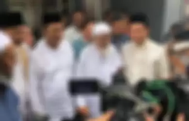 Yusril Ihza Mahendra saat mengungjungi Ustaz Abu Bakar Baasyir di LP Gunungsindur, Kabupaten Bogor, 