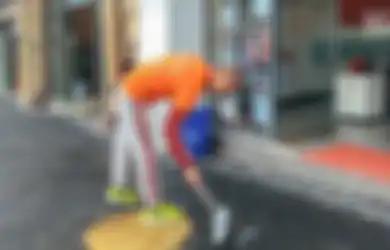 Sehari-hari Mengais Sampah di Jalanan dari Pagi Sampai Sore, Siapa Sangka Pria Ini Adalah Seorang Milyader! Anak dan Istrinya Awalnya Malu Hingga Hal Ini Terjadi