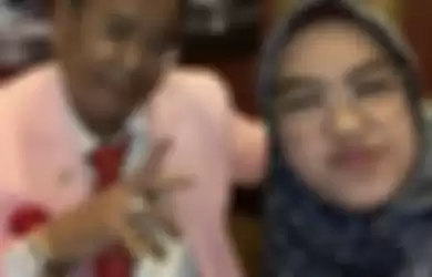 Ria Ricis dihadiahi cincin berlian seharga Rp 9 miliar oleh Hotman Paris