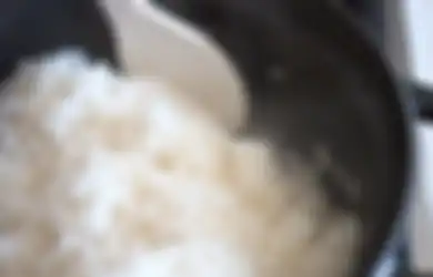 Meski Sepele Tapi Bisa Menguntungkan, Inilah Beda Masak Nasi dengan Air Mendidih dan Air Biasa, Mana yang Biasa Anda Terapkan?
