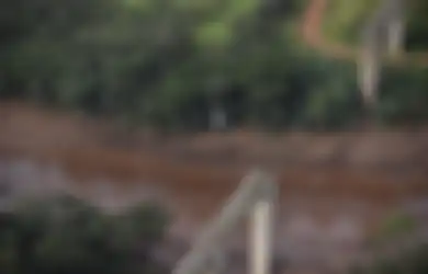 Bendungan Runtuh, Limbah Perusahaan Tambang Cemari Sungai Suku Asli