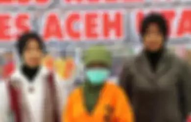 Polisi memperlihatkan tersangka seorang guru ngaji, dalam kasus pencabulan di Mapolres Aceh Utara, Senin (29/1/2019)
