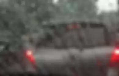 AC mobil jangan dimatikan saat berkendara dalam kondisi  hujan (ilustrasi).