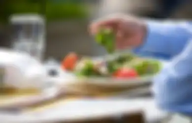 Mau Turunkan Berat Badan Tanpa Lewatkan Makan Siang? Coba Ikuti Cara Ini!