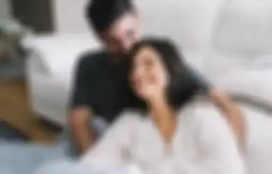 Bahagiakan Istri Anda dengan 10 Kalimat Sederhana Nan Romantis Ini, Dijamin Hubungan Anda Makin Mesra!
