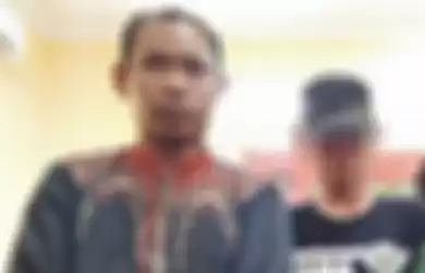 Nur Khalim (kiri) dan AA (tengah), siswa PGRI Wringinanom, Kabupaten Gresik, Jawa Timur, dalam mediasi yang dilakukan di kantor Polsek Wringinanom, Minggu (10/2/2019). 