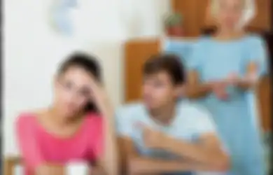 7 Jenis Orang yang Ditakdirkan Hidup Sendiri, Salah Satunya Mereka yang Kecanduan Ponsel