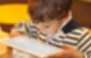 Viral Anak 'Ngamuk' Tak Mau Mudik karena Kecanduan Gadget, Bukti Memberi Anak Gadget Sama dengan Memberinya Kokain?