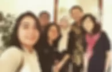 Foto selfie Puput Nastiti Devi bersama Ahok dan Veronica Tan