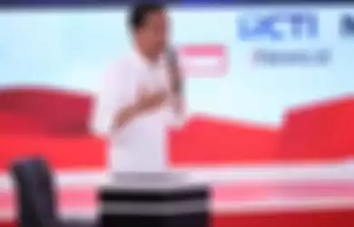 Calon Presiden Nomor Urut 1, Joko Widodo menyampaikan gagasannya saat Debat Kedua Calon Presiden, Pemilihan Umum 2019 di Hotel Sultan, Jakarta, Minggu (17/2/2019).