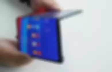 Oppo perlihatkan prototype smartphone lipat miliknya.