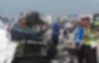 Toyota Fortuner vs truk tonton di Madiun, diduga supir mengantuk