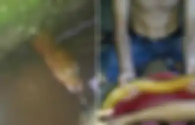 Mengira 'Ular Raksasa', Pria Ini Terkejut Tangkap 'Hewan Langka' Mirip Ular Berusia 30 Tahun, Jika Dijual Harganya Mencapai Rp45 Juta
