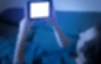 Jangan Pernah Lakukan Ini, 6 Risiko Bila Main Ponsel Sebelum Tidur, Salah Satunya Bisa Terkena Kanker