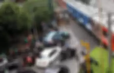 Jangan sembarangan melintasi rel kereta api