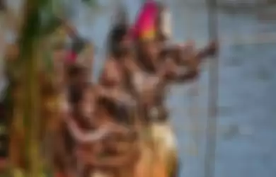 Personil Kopassus Pernah Dikepung Etnis Pedalaman Papua dengan Tombak Terhunus ketika cari suku pemakan manusia. (ilustrasi)