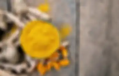 Wanita ini Rutin Meminum Susu Kunyit dan Air Madu Tiap Pagi, Ia Mendapatkan Manfaat Luar Biasa