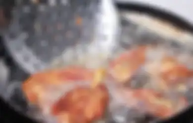 Jangan Sampai Bau! Begini Cara Simpan Minyak Goreng Bekas Agar Bisa Digunakan Memasak Lagi