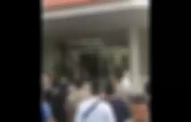 Video pengamanan penjahat di bank BNI Riau