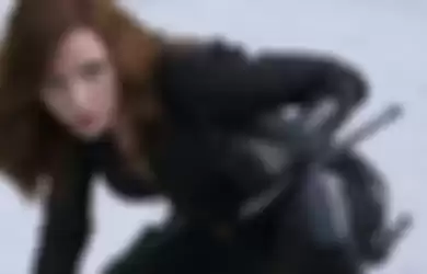 Black Widow bertarung di bandara pada Captain America: Civil War