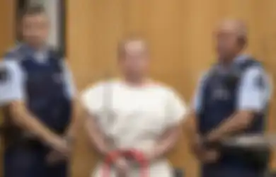 Brenton Tarrant Hadir di Pengadilan dengan Pakaian Serba Putih dan Senyuman setelah Membunuh 49 Orang di Selandia Baru