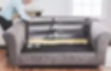 Tanda-tanda bahwa sofa rusak harus diganti dengan yang baru adalah jika rangka sofa sudah tidak kuat berdiri atau karet sofa telah mulai terlepas. 