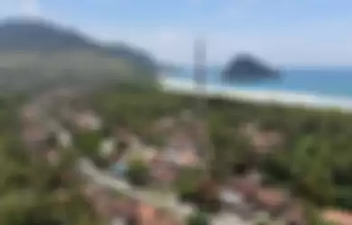 BTS di sekitar lokasi wisata Pantai Pulau Merah Kab. Banyuwangi, Kamis (14/3/2019)